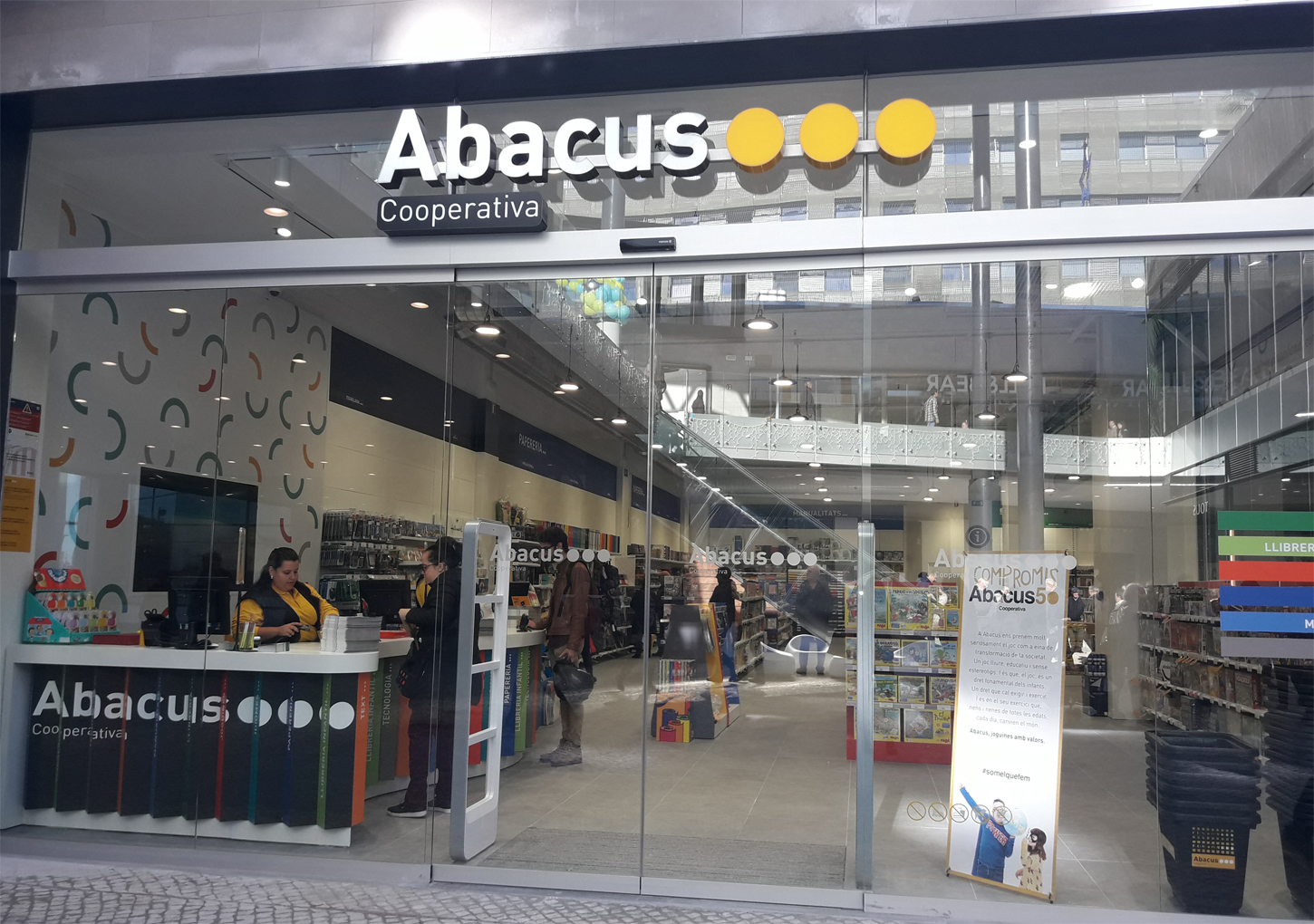 Abacus cooperativa obre dos nous establiments a Barcelona