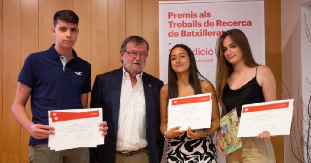 Tres alumnes de l’Escola Sant Gervasi Cooperativa han obtingut un 2n premi de la Universitat Central de Catalunya pel seu treball de recerca sobre el càncer
