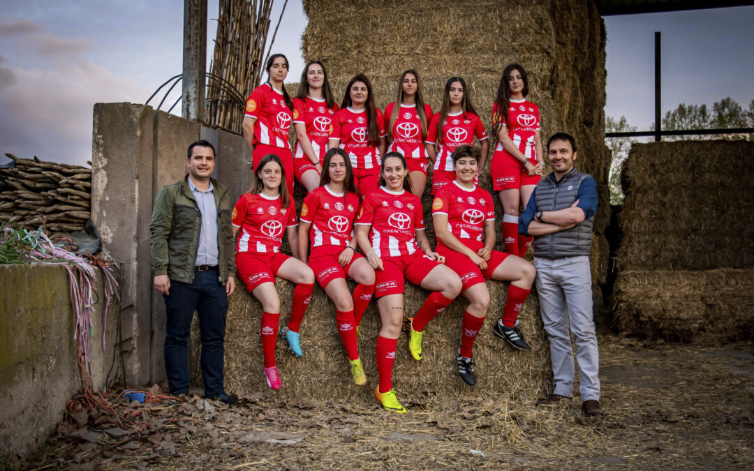 La Cooperativa Plana de Vic celebra l’empoderament femení a l’esport amb un “shooting day” amb les noies de l’UEVic femení